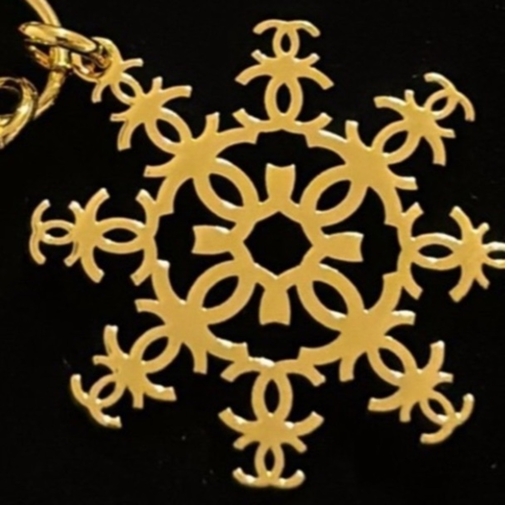 Beautiful Chanel Christmas Charm !!Great Gift !! 2024 Collection